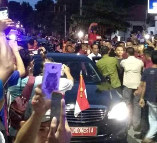 Jokowi Sembilan Kali Turun dari Mobil Temui Warga