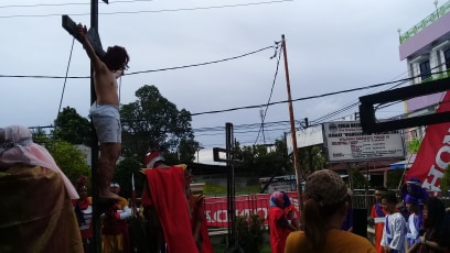 Prosesi Penyaliban Yesus Warnai Pawai Paskah GMIM Viadolorosa Manado