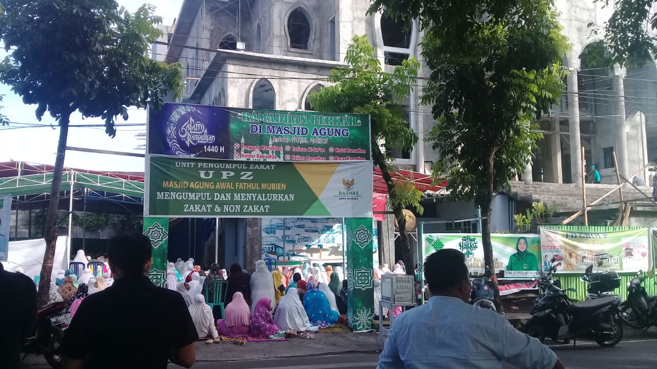 Kolaborasi Panji Yosua dan LC Berjaga di Mesjid Tertua di Manado