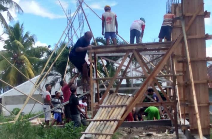 Semangat Gotong Royong Umat Paroki Sta Familia Mangaran