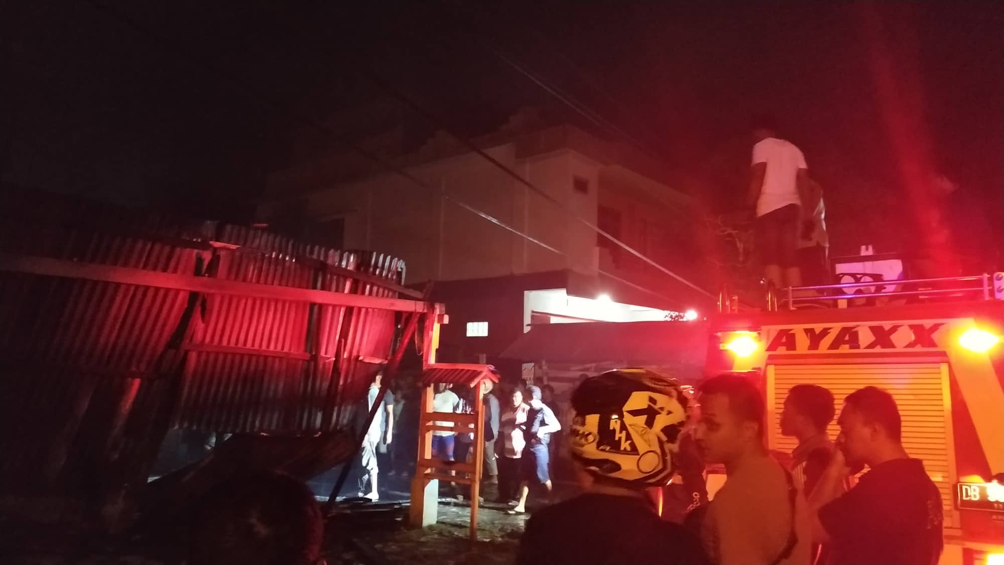 Rumah dan Mobil Ludes Terbakar di Tidore