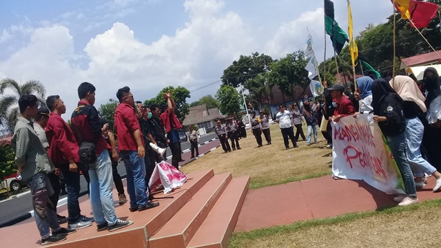 Desakan Untuk Mengusut Oknum Pejabat Sulut yang Pukul Demonstran