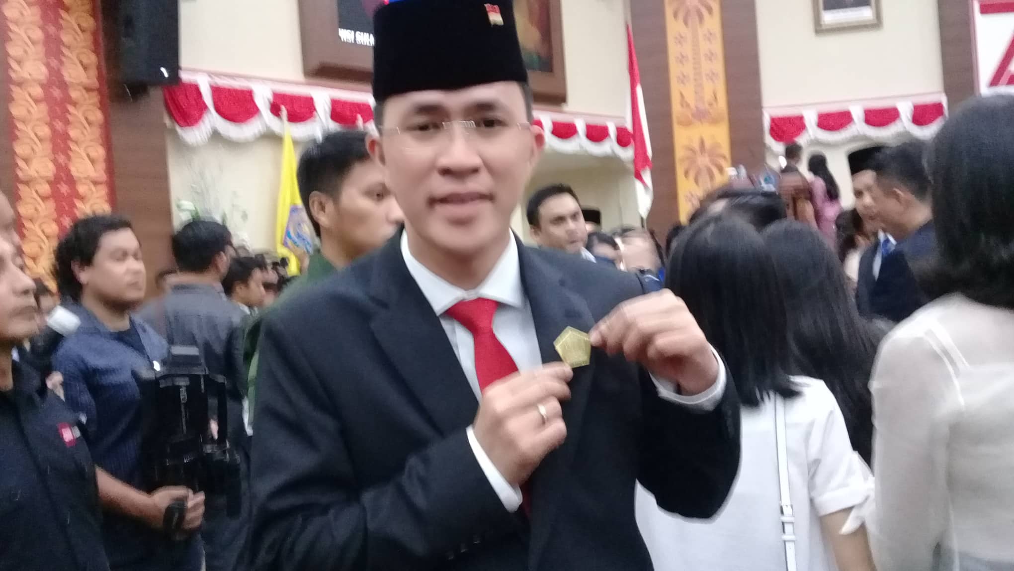 Anggota DPRD Sulut dari PSI Dilantik Pakai Pin Rp75 Ribu