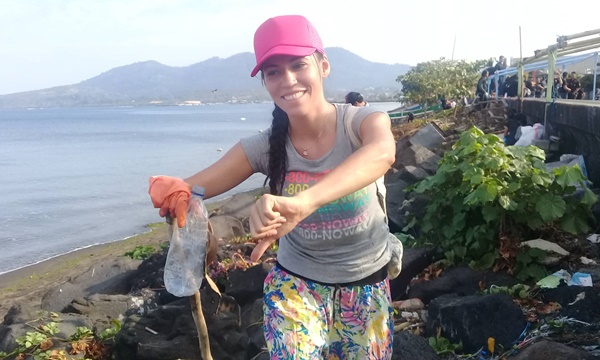 Antusias World Clean-up Day: dari Bule Uruguay Hingga Remaja Sitaro