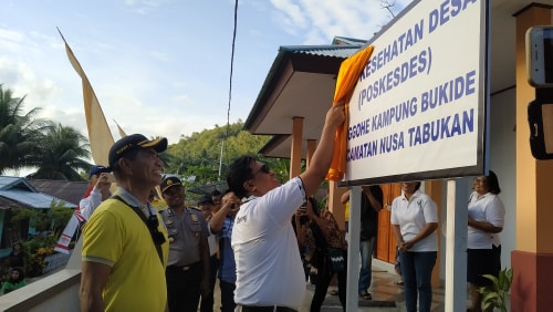 Bupati Jabes Gaghana Resmikan Berbagai Fasilitas di Kampung Bukide