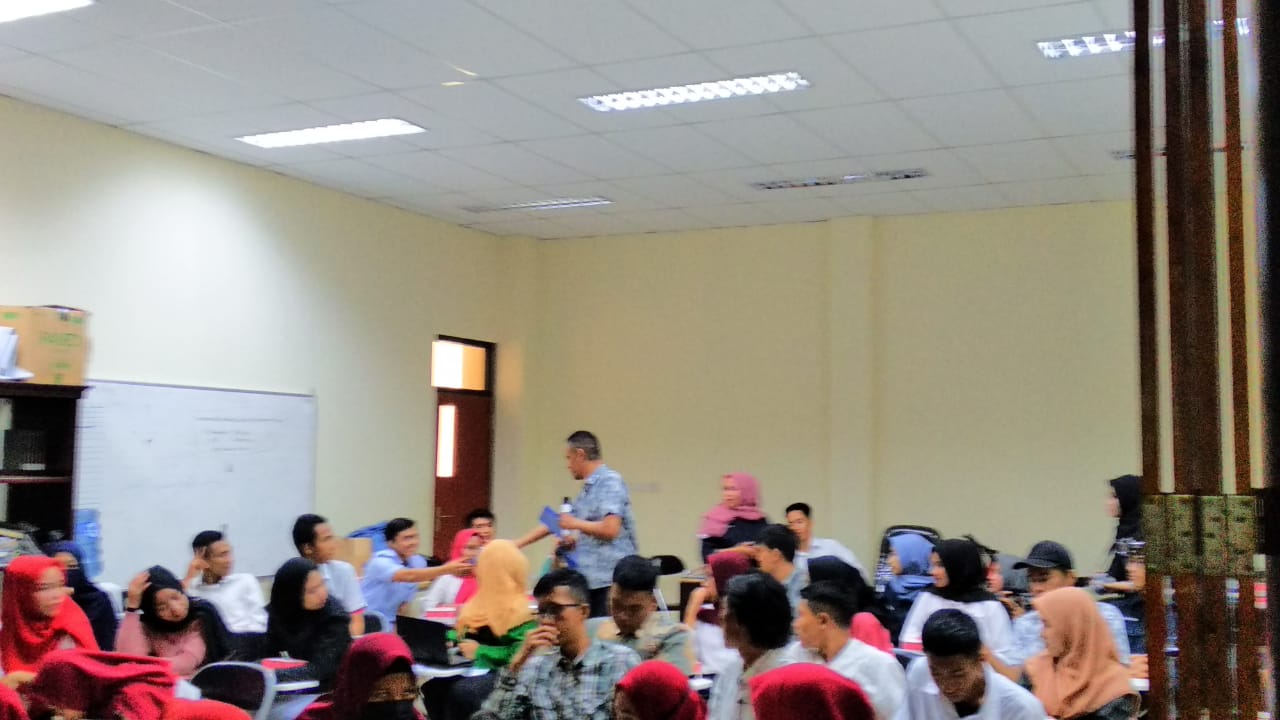 Pelatihan Jurnalistik FEBI IAIN Manado, Wakil Dekan: Kita Belajar Kritis