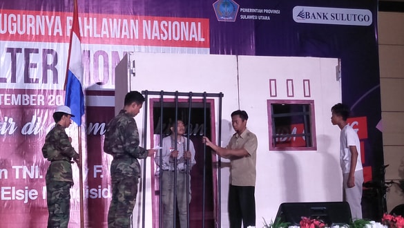 Pentas Teater 70 Tahun Gugurnya Robert Wolter Mongisidi