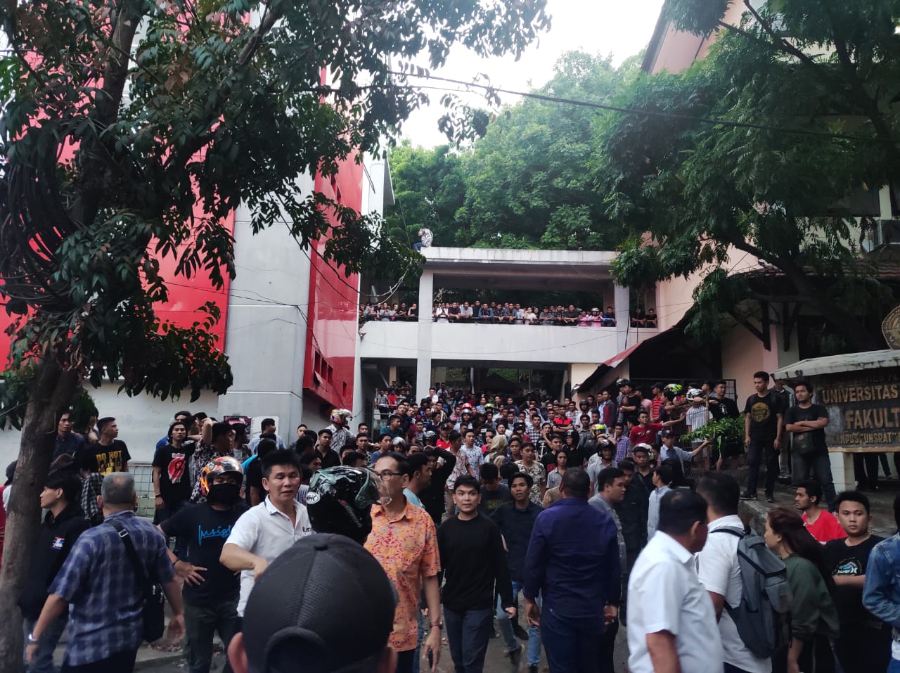 Tawuran FISIP vs Hukum Unsrat: Mahasiswa Diliburkan