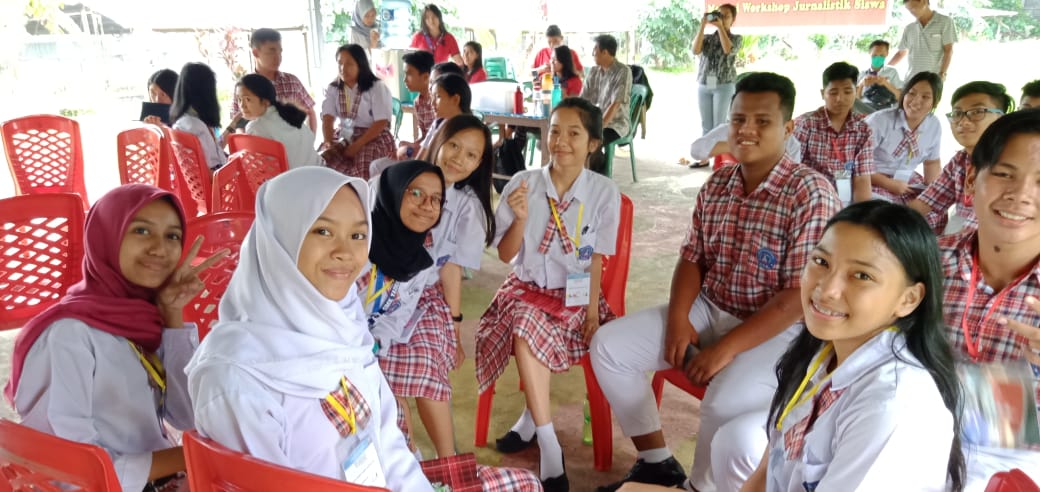 Keseruan Pelatihan Jurnalistik Siswa SMK Yadika Manado