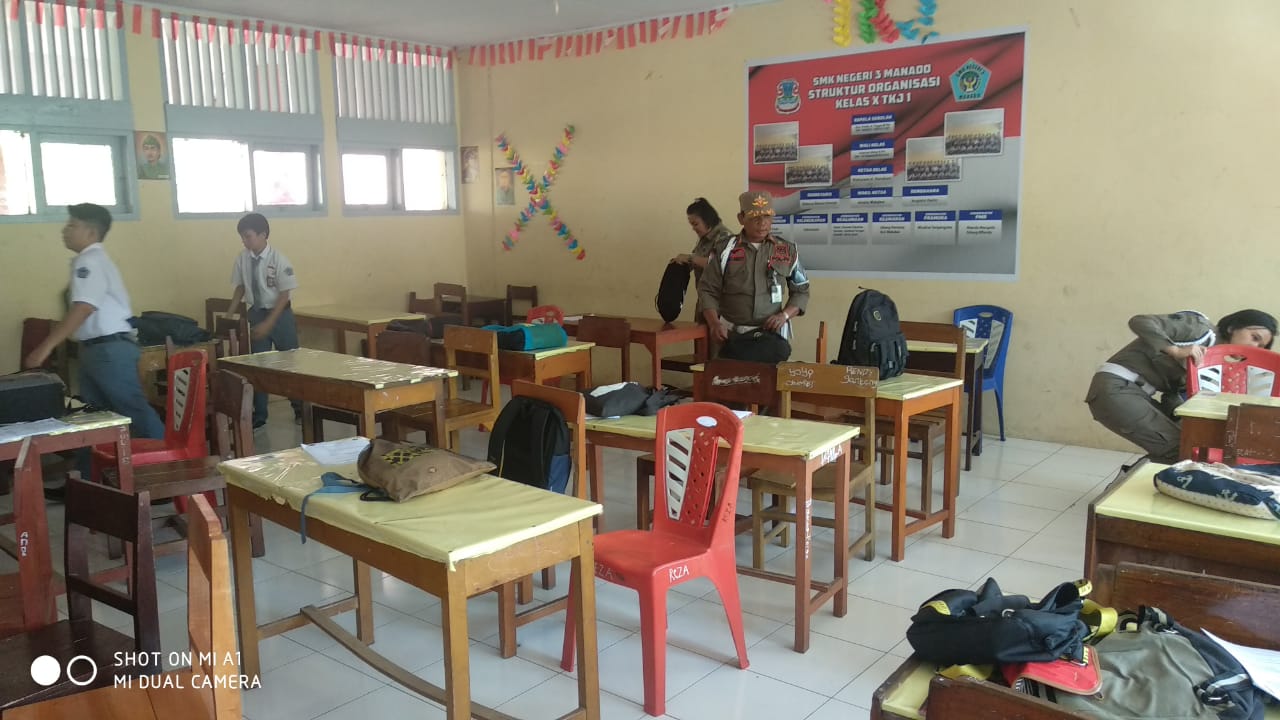 Apa Urusannya Satpol PP Sulut Sweeping Siswa dalam Kelas?