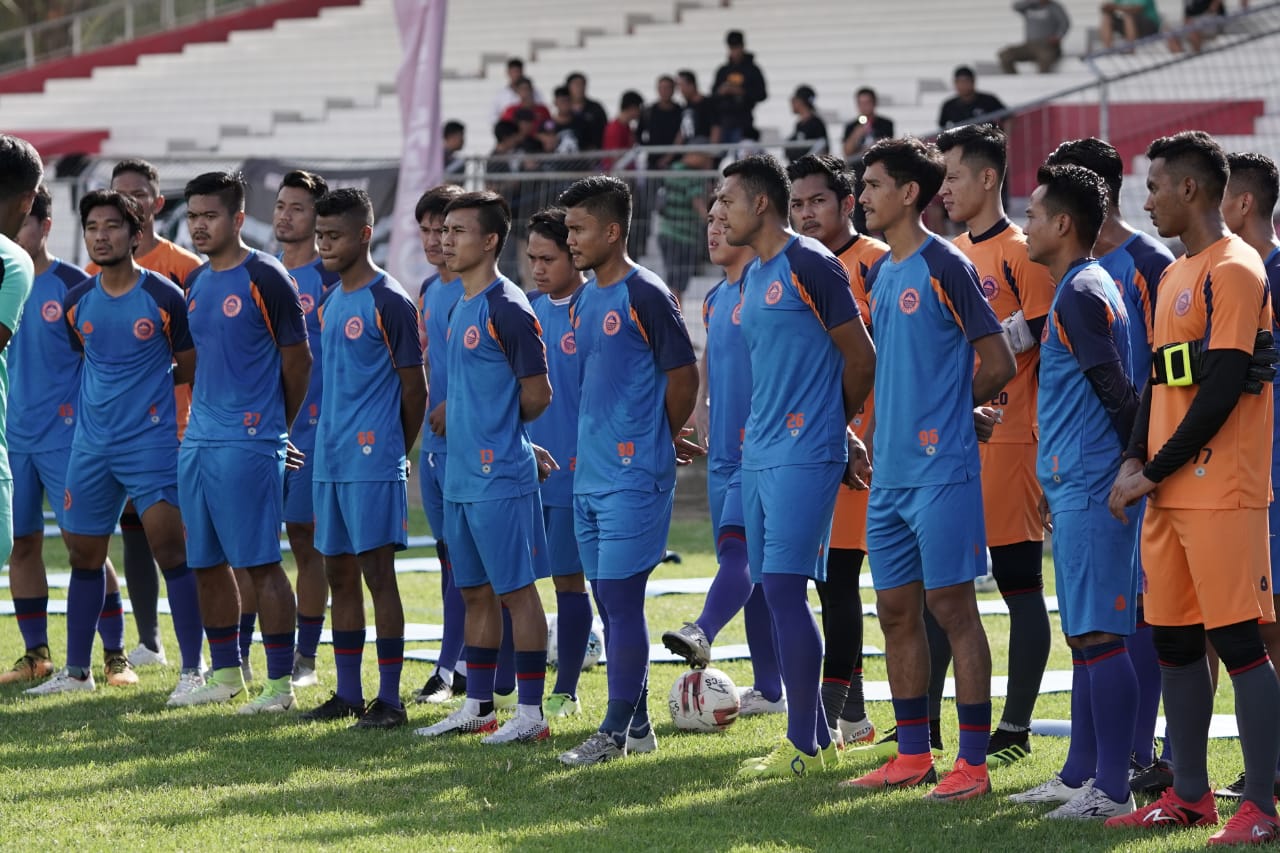 Beda Jecky Runtulalo dan Gerry Mandagi Latihan Bersama Sulut United