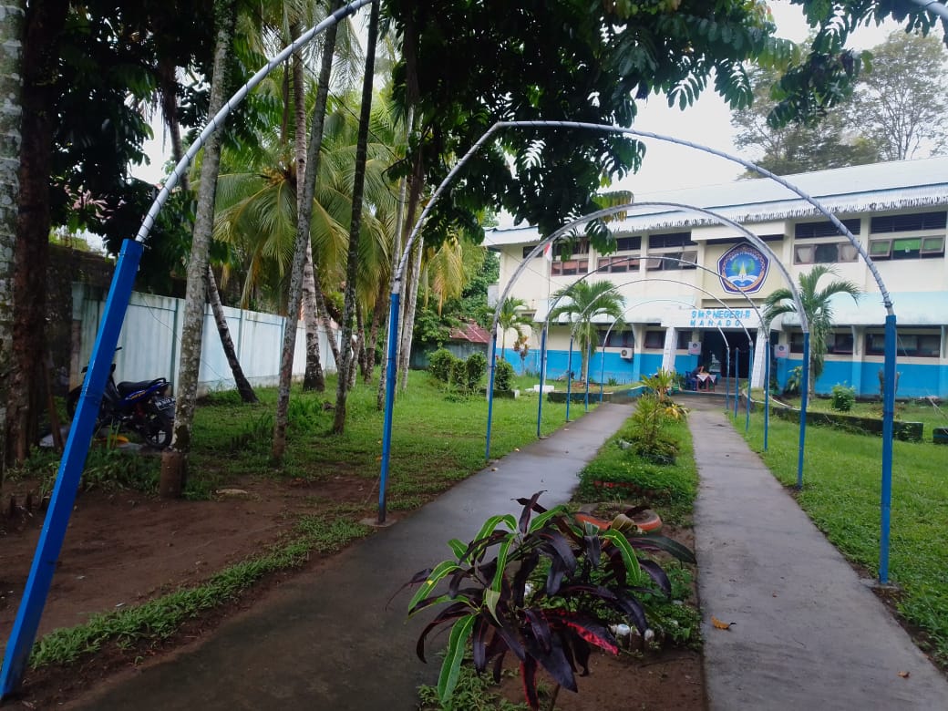 SMP Negeri 11 Manado Menuju Sekolah Adiwiyata Nasional