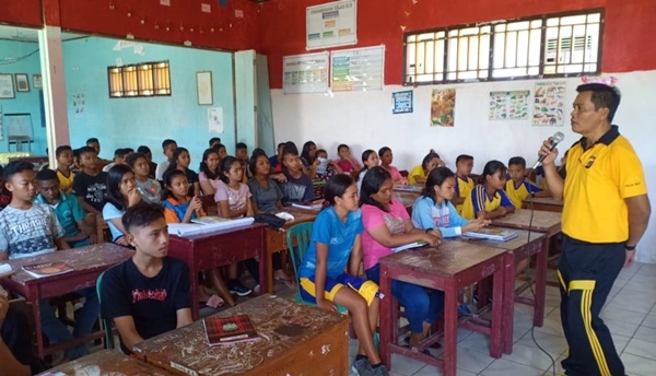 Sambang dan Sapa Pelajar, Upaya Kapolsek Kabaruan Tanamkan Nilai Pacasila