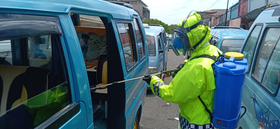 Satlantas Sangihe Lakukan Penyemprotan Desinfektan