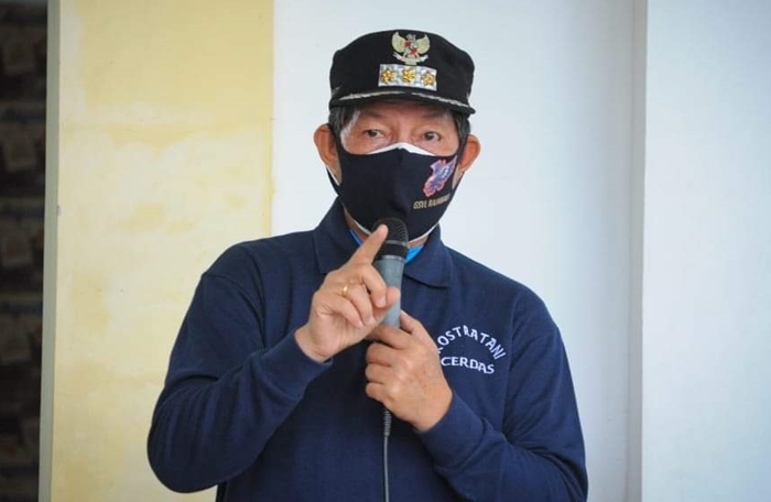 Walikota Manado GS Vicky Lumentut mengenakan masker di saat terjadi pandemi Covid-19. (foto humas pemkot manado)