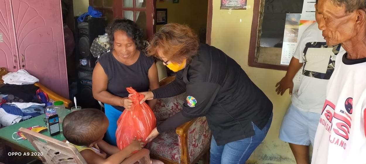 Komunitas Pers dan Anggota DPRD Manado Salurkan Bantuan