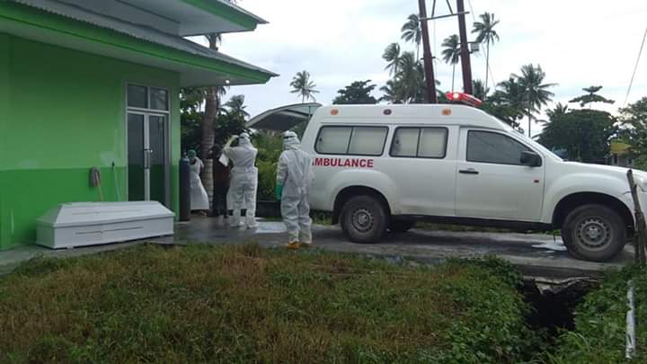 Persiapan proses penguburan jenazah yang siap dibawa ke lokasi pemakaman. (foto: istimewa)