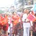 Masyarakat Tionghoa di Manado melakukan arak-arakan saat perayaan Cap Go Meh mengelilingin jalan protokol di seputaran Kampung Cina yang letaknya bersebebelahan dengan Kampung Arab. (foto: ady/barta1)