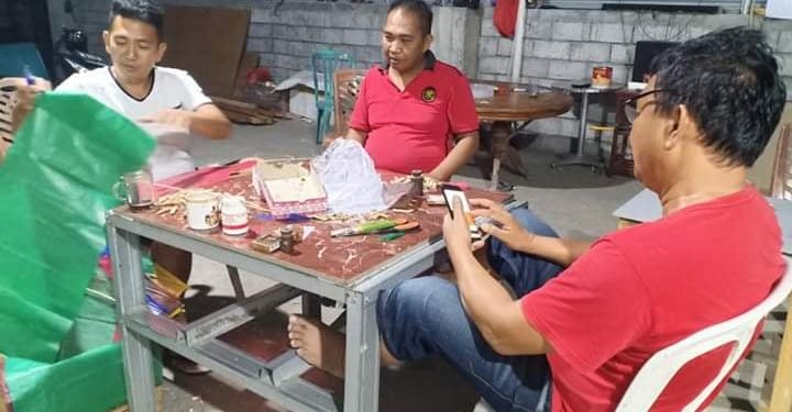 Pekerjaan Sampingan Anggota DPRD Manado Ini Membantu Warga Terdampak Corona