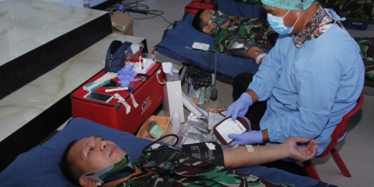 Donor Darah Lanudsri Manado di Hari Bakti TNI AU ke-73