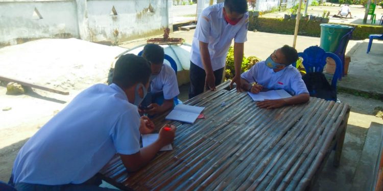 Mengintip Aktivitas Luring di SMAN 1 Sambuara Talaud