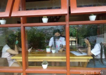 Keluarga Maengko Makisurat Bagikan Kuota Gratis untuk Siswa di Manado