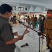 Bupati Jabes Ezar Gaghana memberikan sambutan pada pelantikan penjabat Sekda