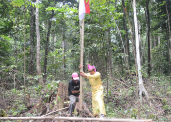 Tolak Perusakan Lingkungan, Merah Putih Berkibar di Hutan Laru Talaud