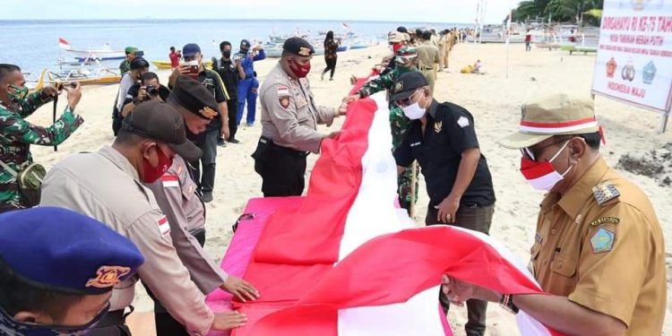 Merah Putih 545 Meter Membentang di Nusa Tabukan Sangihe