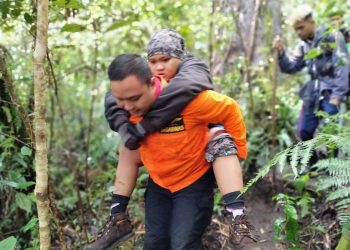 FOTO: Sulitnya Medan dan Proses Evakuasi Pendaki di Gunung Klabat Manado