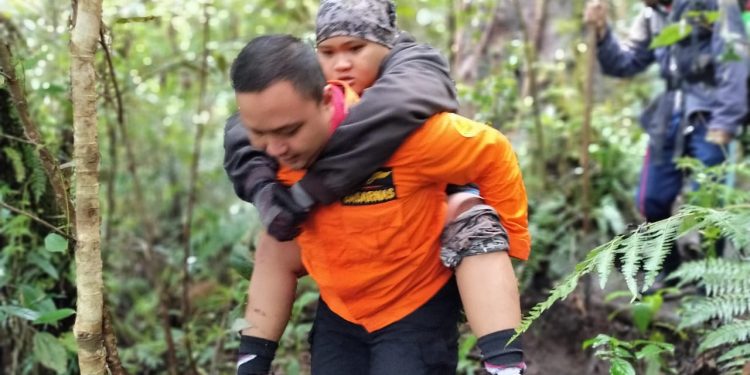 FOTO: Sulitnya Medan dan Proses Evakuasi Pendaki di Gunung Klabat Manado