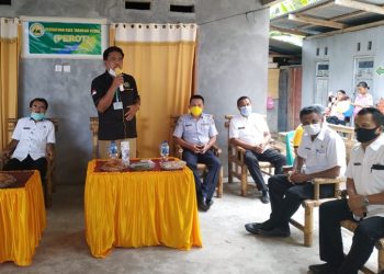 Bupati Memberikan Sambutan dalam penyerahan kartu BPJS Ketenagakerjaan kepada tukang ojek dan sopir di Tabukan Utara