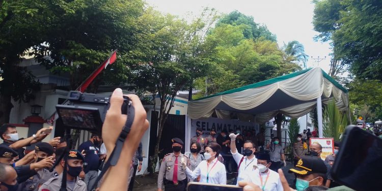 Makna Nomor Urut: Olly Angkat Tangan Metal, VAP-CEP Yakin Menang