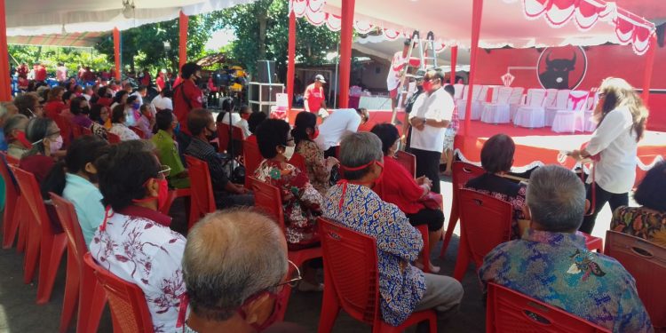 Sebelum ke KPU, Maurits Mantiri Menyapa Pendukungnya