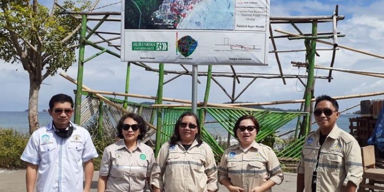 Tim pelaksana dan sebagian dosen Jurusan Teknik Sipil Politeknik Negeri Manado. (foto: istimewa)