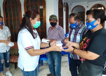 Momen Seyla Kudati bersama masyarakat.