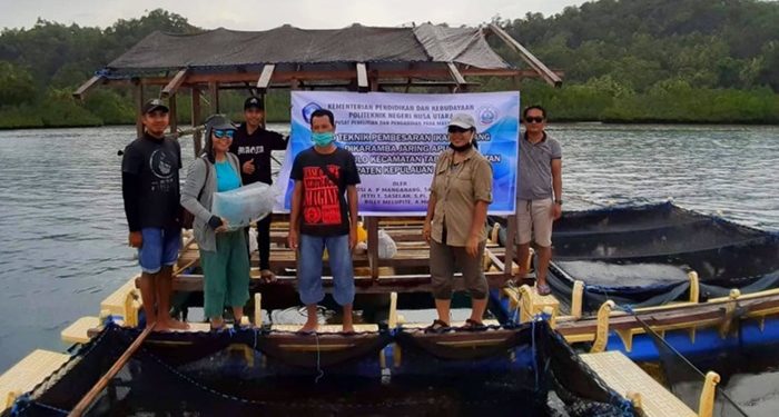 Tim Dosen ketika melakukan kegiatan di KJA Kampung Bulo