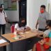 Layanan publik di Kantor Kelurahan Tatahadeng Kabupaten Kep. Sitaro. (foto: Stenly/Barta1)