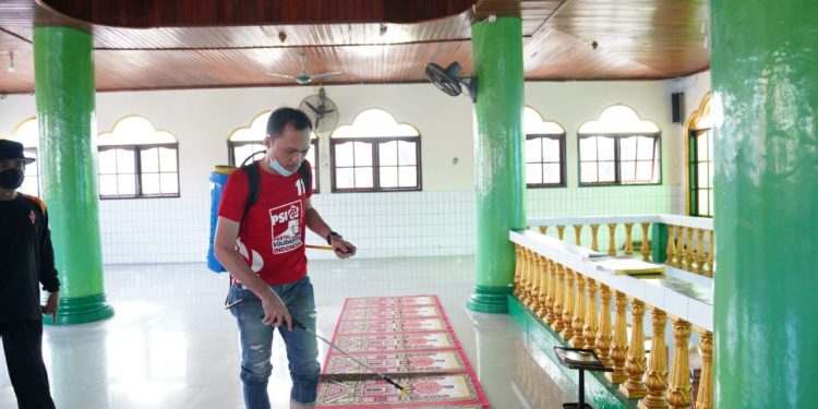Bersihkan Rumah Ibadah dalam Rangkaian HUT PSI