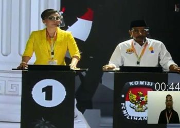 Pasangan CEP dan SSL dalam debat kandidat Pilgub di Hotel Mercure Tateli