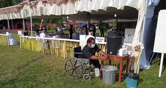 Salah satu penyandang disabilitas saat mengikuti simulasi.(foto:Stenly Gaghunting/barta1)