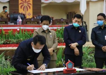 Eksekutif dan legislatif Provinsi Sulawesi Utara menandatangani nota kesepakatan PROPEMPERDA