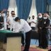 Walikota GS Vicky Lumentut ikut menandatangani pakta integritas menyangkut netralitas ASN. (foto-foto: Humas Pemkot Manado)