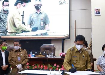 Walikota Manado hadir langsung dalam sidang paripurna DPRD yang membahas 3 agenda penting. (foto-foto: Humas Pemkot Manado)
