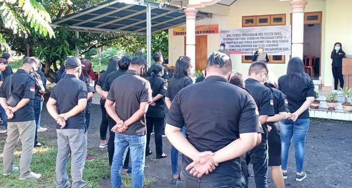 Apel patroli pengawasan anti politik uang, sosialisasi protokol kesehatan pencegahan Covid-19, dan penertiban alat peraga kampanye di Kantor Bawaslu Sitaro.(Foto:Stenly/barta1)