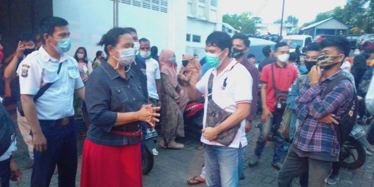 Manado Zona Merah, Polimdo Wisuda Daring dan Kepemimpinan Maryke Alelo