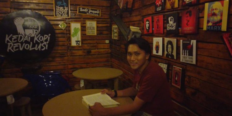 Bangun Minat Baca Milenial dengan Membuka Kedai Kopi