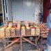 Penjual dan Pembeli Kue Natal di Manado Masih Sepi