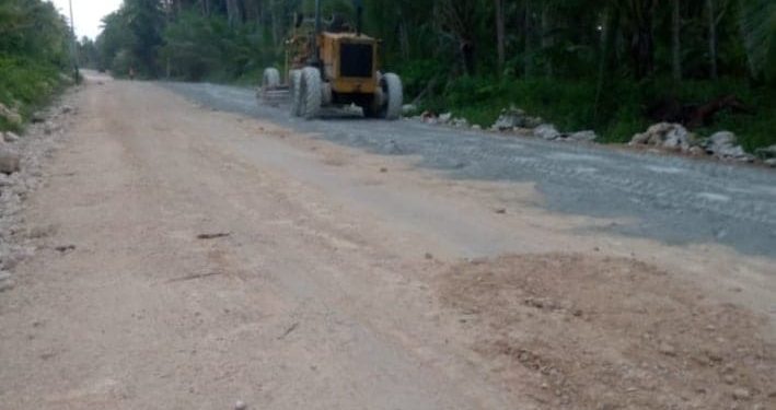 Warga Sambut Sukacita Pembangunan Jalan Essang-Rainis