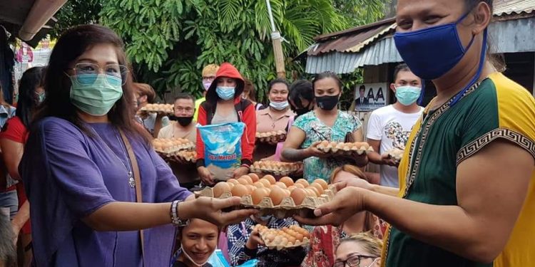 PERUATI Salurkan Bantuan Kepada Kelompok Transpuan